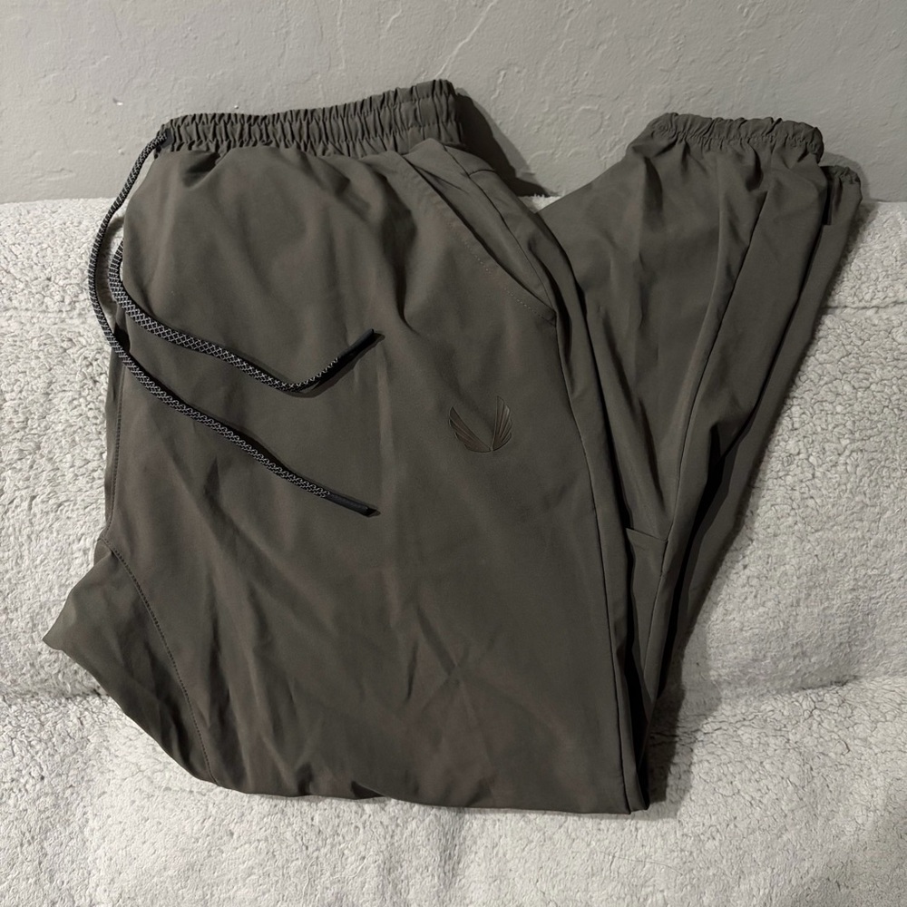 Size Medium ASRV 0494 Ultralight Track Pant Deep Taupe Athletic Gym Jogger Gym
